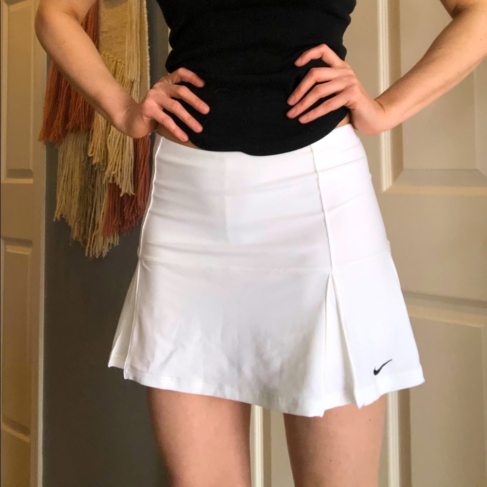 Women’s white NIKE Dri-Fit tennis skirt SMALL